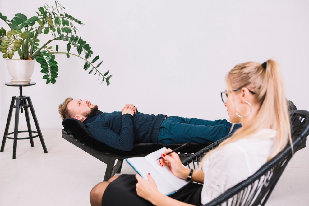 Квантовая психология: где пройти переподготовку, получить профессию и диплом дистанционно, зарплата и перспективы работы