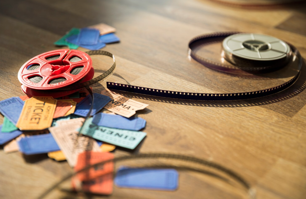 Обучение по кинотерапии: где пройти переподготовку, получить профессию и диплом дистанционно, зарплата и перспективы работы