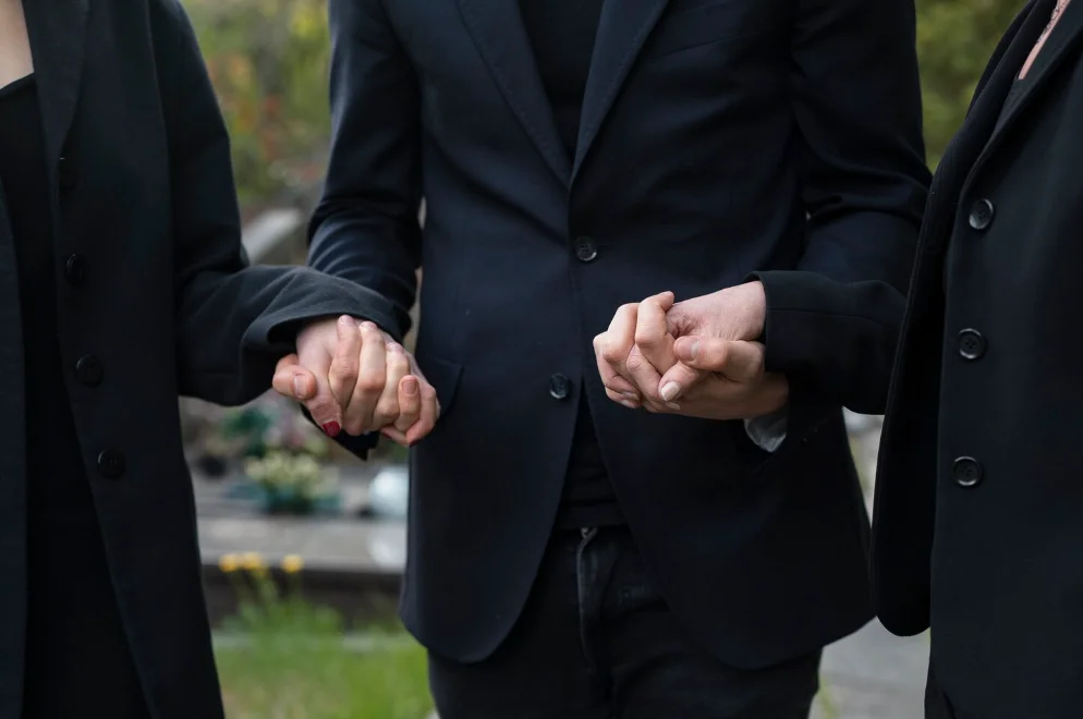 Профессия специалиста по похоронному делу: чем занимается, сколько зарабатывает, где учиться