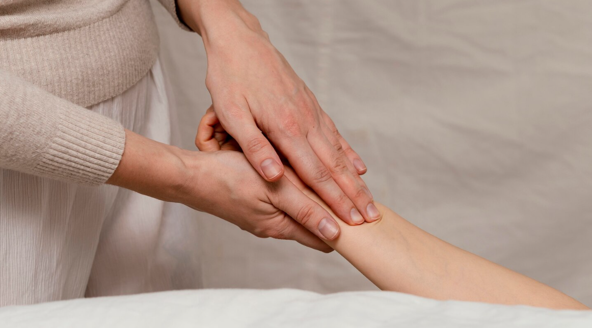 Телесно-ориентированная психология: где пройти переподготовку, получить профессию и диплом дистанционно, зарплата и перспективы работы